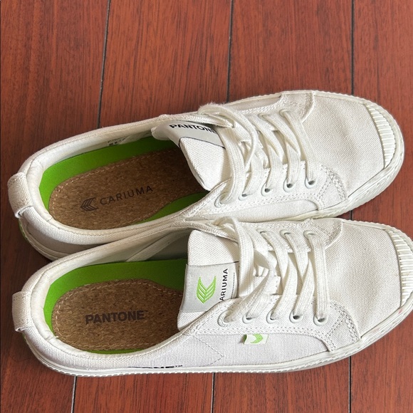 Cariuma White Sneakers - Picture 2 of 6